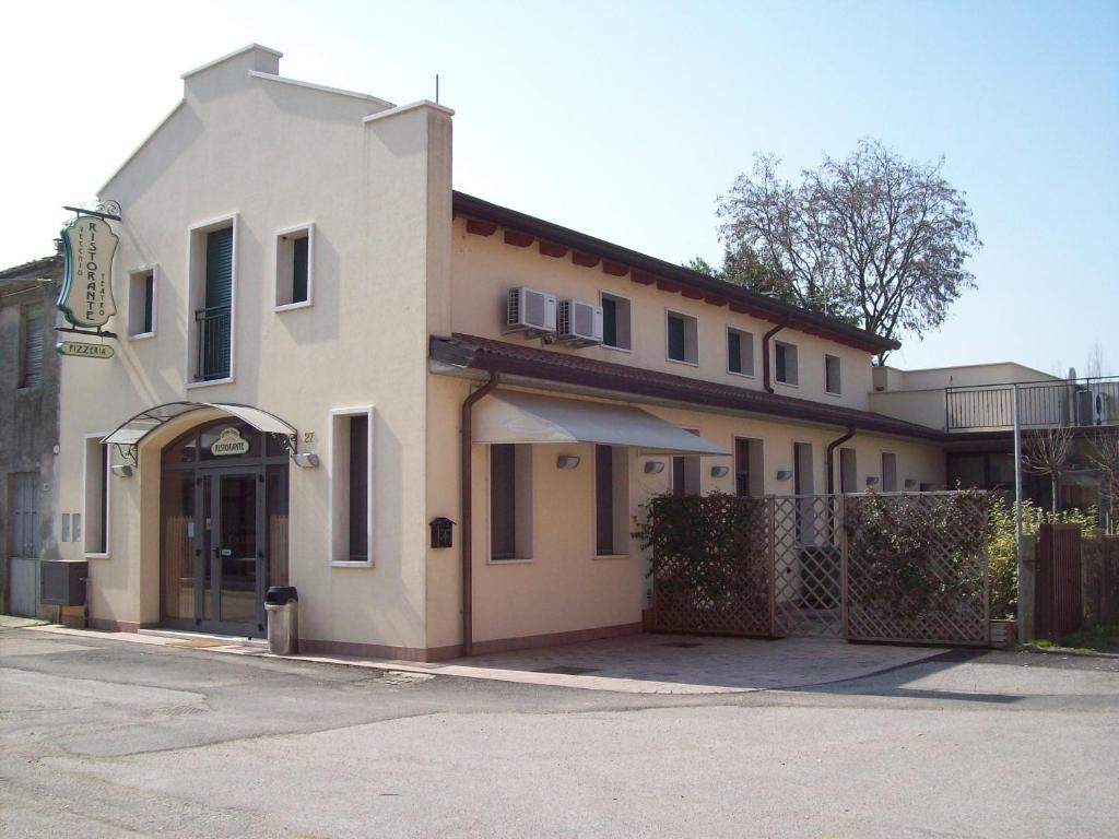 Residenza Stazione Bonferraro Kültér fotó